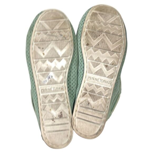 Minnetonka Lisa Slip On Moccasins Loafers Mint Green Perforated Suede Womens 8 - Picture 3 of 4